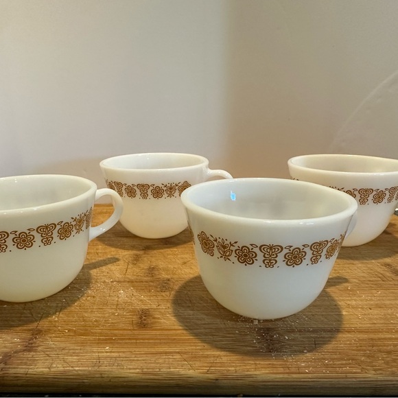 Vintage Pyrex Coffee Mugs – Set of 4 – Brown Floral Band – 1970s - Picture 4 of 4